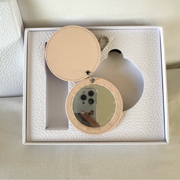 DIOR Beauty Pocket Mirror - Picture 3 of 8